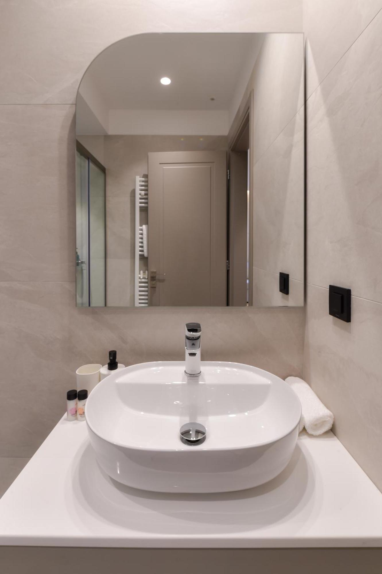 Zalo Urban Living Spaces Ioannina Bilik gambar